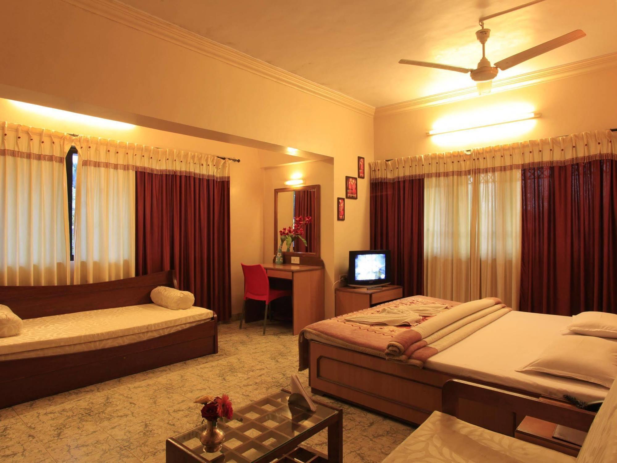 אליבג Hotel Sahyadri מראה חיצוני תמונה